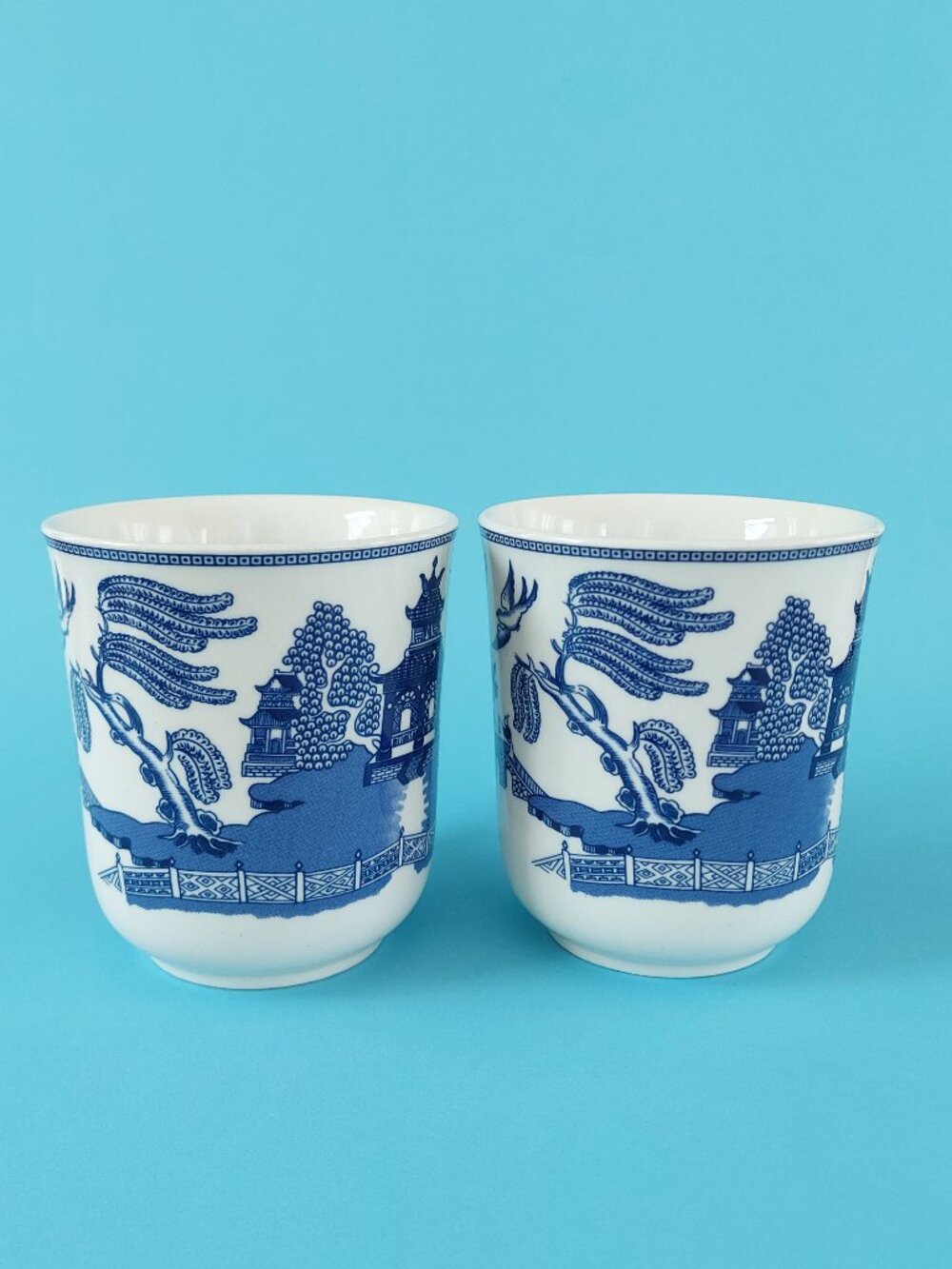 Set of 2 Vintage Johnson Brothers England Willow Blue Coffee Mugs 10oz